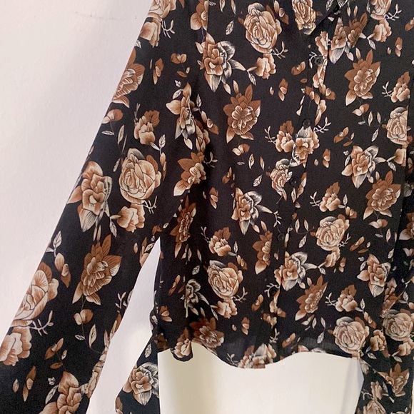 FASHION UNION •Tall• Knot Front
Blouse• In Winter Floral - Picture 6 of 10